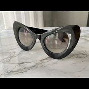 Exaggerated Black Cat Eye Sunglasses
